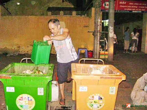 Giảm[-]thiểu[-]ô[-]nhiễm[-]môi[-]trường[-]nhờ[-]phân[-]loại[-]rác[-]thải[-]tại[-]nguồn